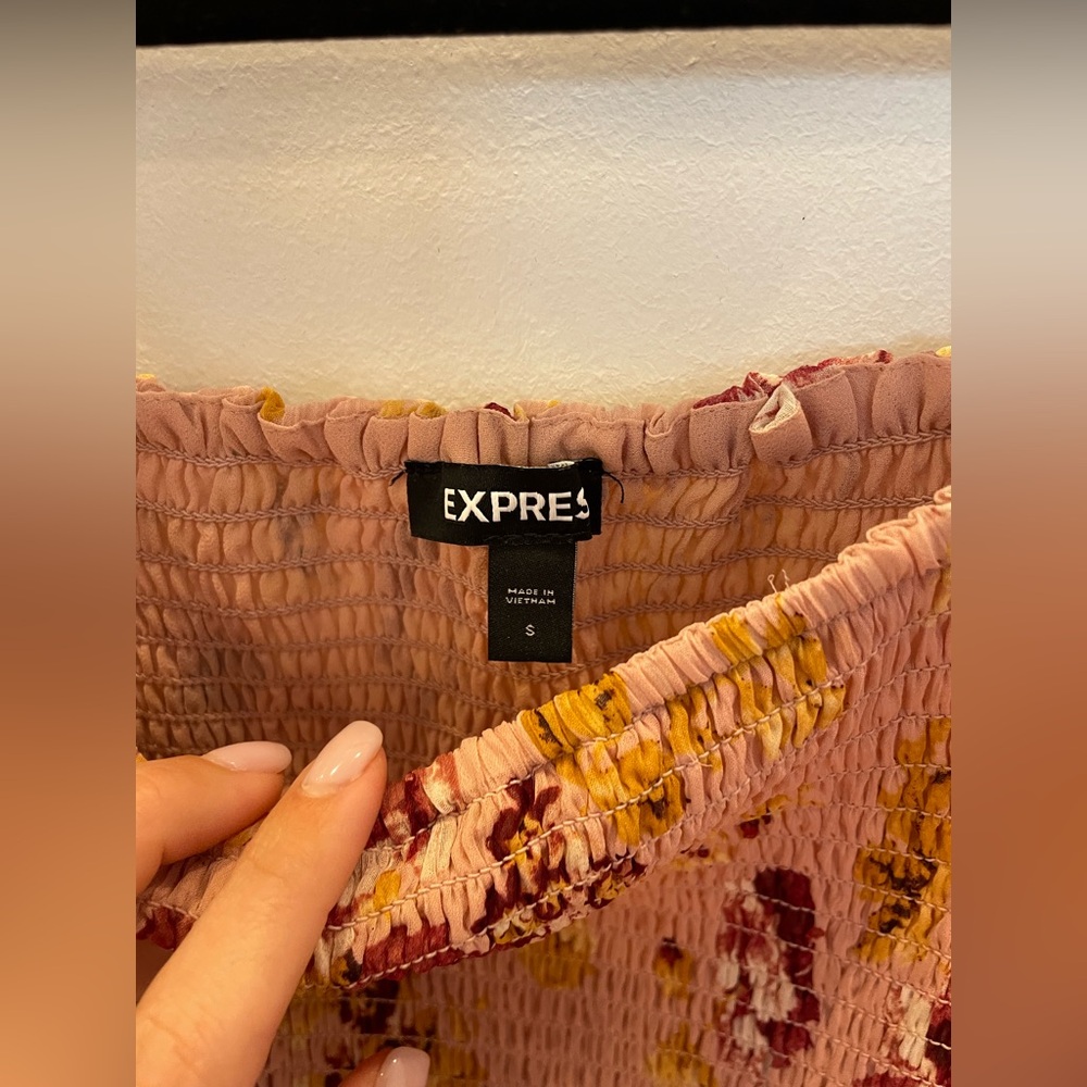 Express - Floral Pink Smocked Women's Top - Picture 5 of 8